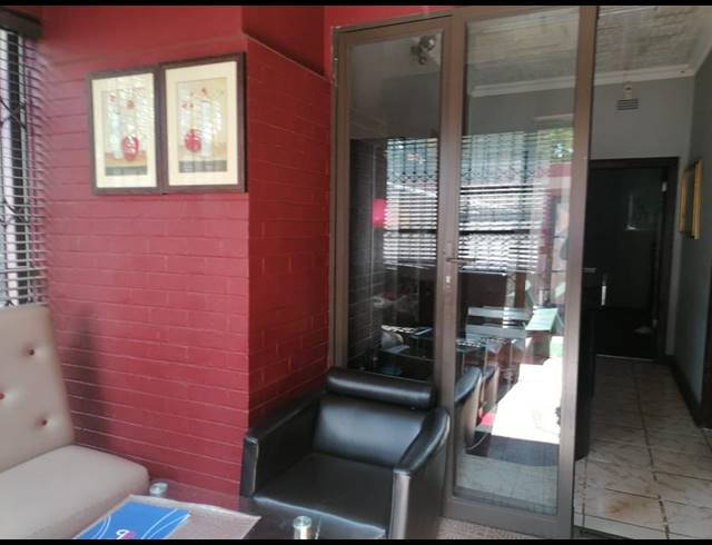 3 BEDROOM HOUSE FOR SALE IN BEZUIDENHOUT VALLEY